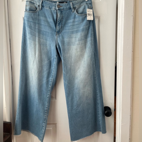 Meg High Rise Wide Leg Jean in Revealing 14
KUT FROM THE KLOTH - Picture 3 of 5